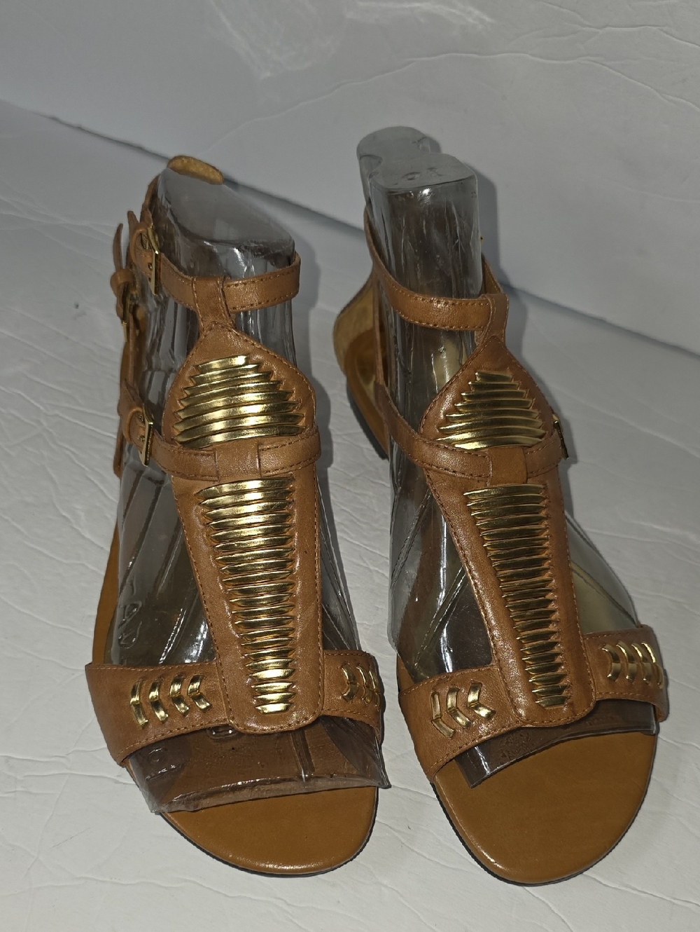 NWOB Carlos by Carlos Santana Tan Gladiator Sandals with Gold Accents SZ 10